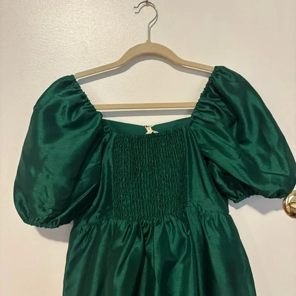 Cute NWT green puff sleeve babydoll dress with smocked back small - Picture 7 of 7